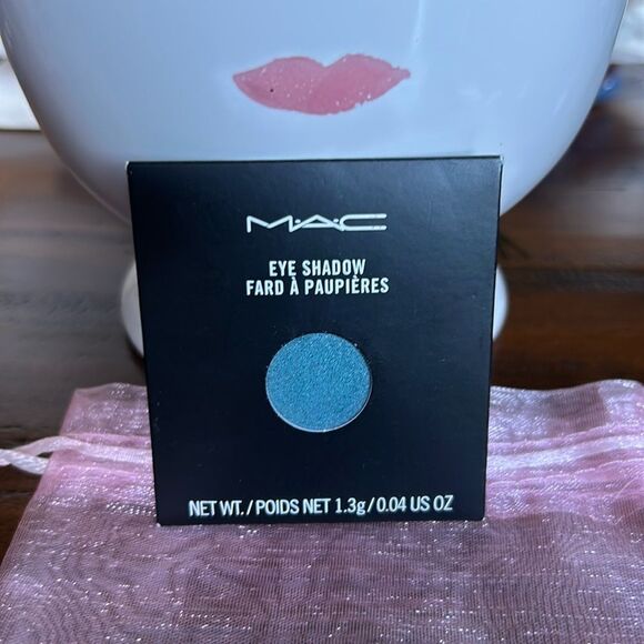 M.A.C Pro Palette Refill Pan Eye Shadow Teal Appeal Discontinued color NeW - Picture 1 of 4